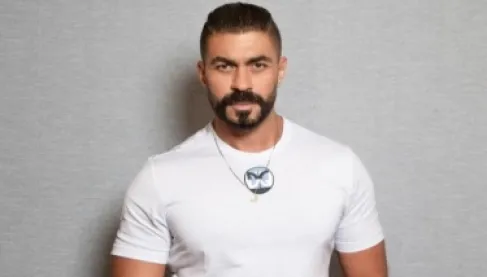 التهاب رئوي حاد يبعد الفنان خالد سليم عن أعماله