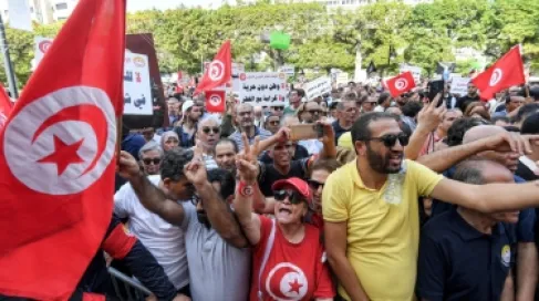 تونس: ما دلالات اتساع دائرة الرافضين لسياسات الرئيس قيس سعيّد؟