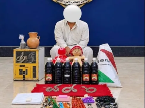 العراق.. القبض على مشعوذ يستخدم الثعابين للاحتيال على المواطنين
