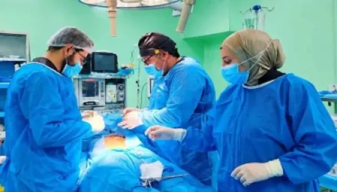 استخراج 214 دبوسا وإبرة من بطن شاب في العراق