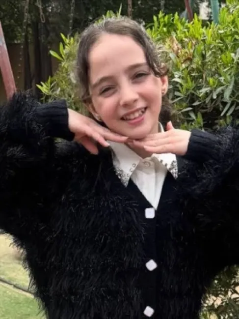 نسرين سكيك.. طفلة غزاوية تحصد جائزة أفضل صانعة محتوى في العالم