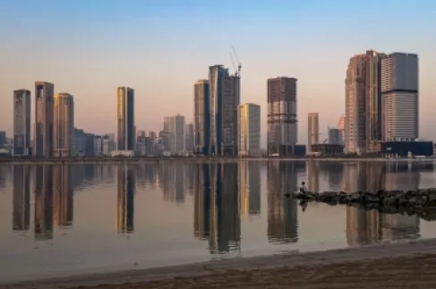 شرطة الشارقة تطمئن السكان بعد بلاغات عن رائحة وقود
