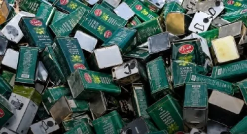 الأمن يكشف تفاصيل العثور على آلاف العبوات الفارغة من الزيت التونسي في اربد