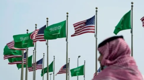 أمريكا تأمر دبلوماسيين بمغادرة السعودية وسط هجمات الحوثيين