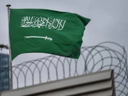 الحرب تتسع.. الحوثيون يعلنون استهداف وزارة الدفاع السعودية في قلب الرياض