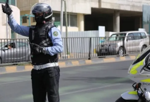 إغلاقات مرورية تزامناً مع سباق آيلة للدراجات الهوائية والجري