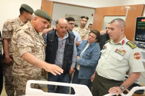 بتوجيهات ملكية .. تحويل 11 مصابا من الكرك الى المدينة الطبية ومستشفيات خاصة