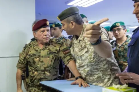 (رح نورجيهم).. دلالات ظهور الملك بزيّ العمليات الخاصة في زيارته للكرك