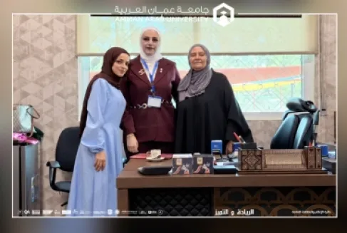 الدكتورة خريس من عمان العربية تقدم محاضرة بعنوان 