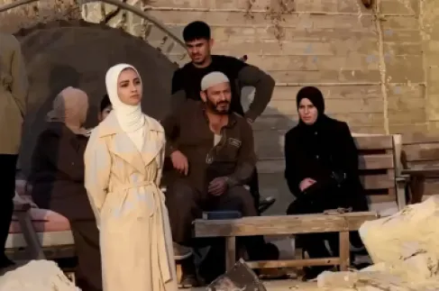 على أنقاض 