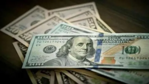 الدولار يواصل مكاسبه في مصر.. هل يتجاوز الـ60 جنيهاً؟