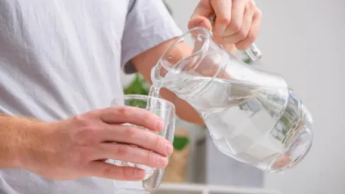 هل تشرب ما يكفي من الماء؟.. 6 علامات لا تتجاهلها