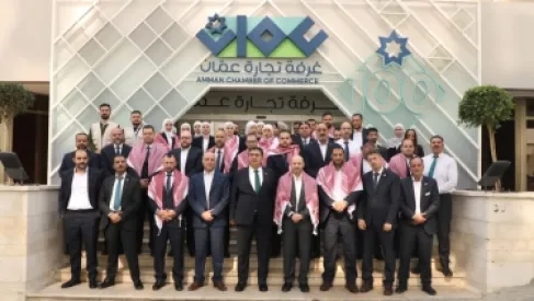 تجارة عمّان تنظم وقفة تضامنية مع شهداء الكرك وتشيد بجهود الأجهزة الأمنية في القبض على منفذي الجريمة الإرهابية