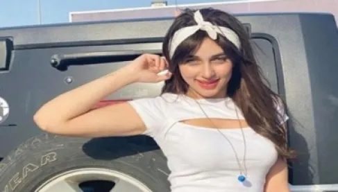 سبب إحالة البلوغر المصرية منار سامي وزوجها إلى المحاكمة