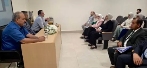 كلية التمريض في جامعة الزيتونة الأردنية تعقد لقاءً مع طلبة الدراسات العليا لتعزيز التواصل ومتابعة مسيرتهم الأكاديمية