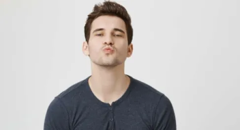 جرش.. الحبس 6 أشهر لرجل غمز لسيدة وحرّك شفتيه أمامها