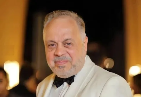 أشرف زكي يرد على نجوى ابراهيم بعد انتقاد إطلالات الفنانات