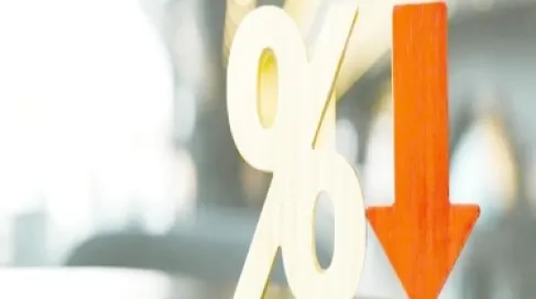 كيف يؤثر سعر الفائدة في الذهب والدولار؟