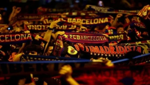 جماهير برشلونة تزيد خسائره من الكلاسيكو