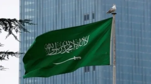 إصابة سعودي وأضرار مادية جراء سقوط شظايا صاروخين في الرياض
