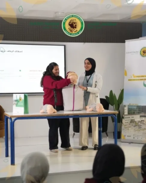 مستشفى الكندي ينظم محاضرة حول الاسعافات الأولية في مدارس الحكمة للإناث