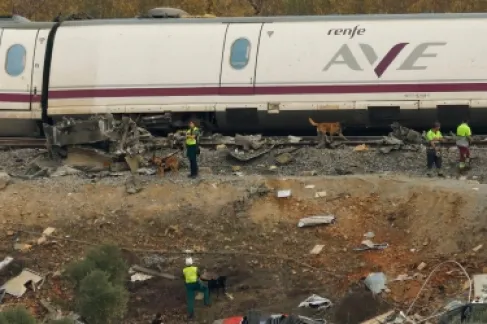 إسبانيا تكثّف جهودها لتحديد هويات ضحايا تصادم القطارين