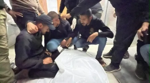 غزة: إطلاق النار على طول الخط الأصفر وشهيد بغارة على النصيرات