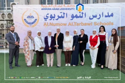 كلية الصيدلة في عمان العربية تنظم محاضرة توعوية في مدارس النمو التربوي حول مخاطر مشروبات الطاقة لليافعين
