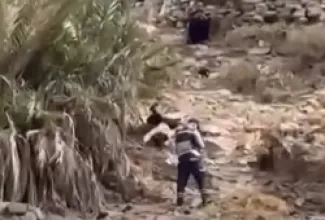 فرق الدفاع المدني في موقع الحادث