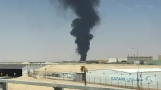 صورة لدخان متصاعد بعد استهداف خزان وقود في مطار خالد في الرياض في 19 سبتمبر/أيلول 2026