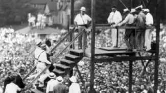 يقدر عدد الحاضرين لعملية الإعدام في كنتاكي عام 1936 بنحو 20 ألف شخص
