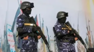 جنود حوثيون في تظاهرة مناهضة للسعودية في العاصمة اليمنية صنعاء يوم الجمعة