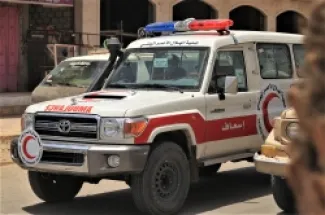 سيارة اسعاف يمنية