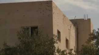 البيت الذي تحصن به منفذوا الهجوم الإرهابي بالكرك