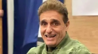 الفنان حسام عيد