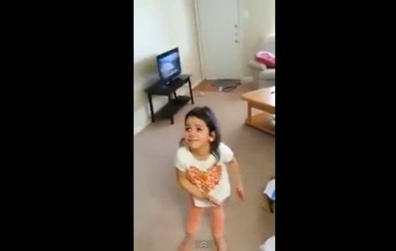 طفلة أردنية بابا ركز أحمر الشفاه ليس مكياجاً  فيديو