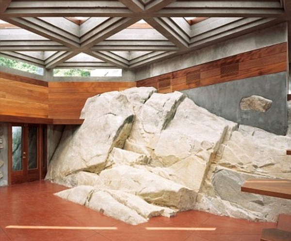 أنجلينا تهدي براد بيت جزيرة على شكل قلب - صور