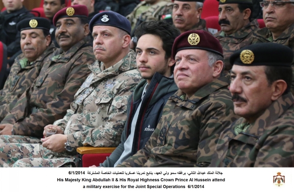 الملك يتابع تمريناً للعمليات الخاصة - صور