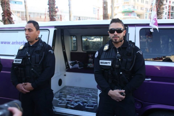 مصورة فلسطينية تحاكي ساندي بل - صور