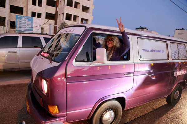 مصورة فلسطينية تحاكي ساندي بل - صور