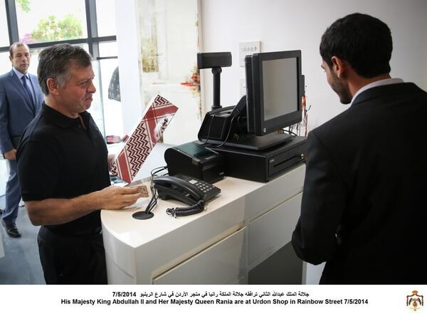 الملك والملكة بشارع الرينبو  - صور