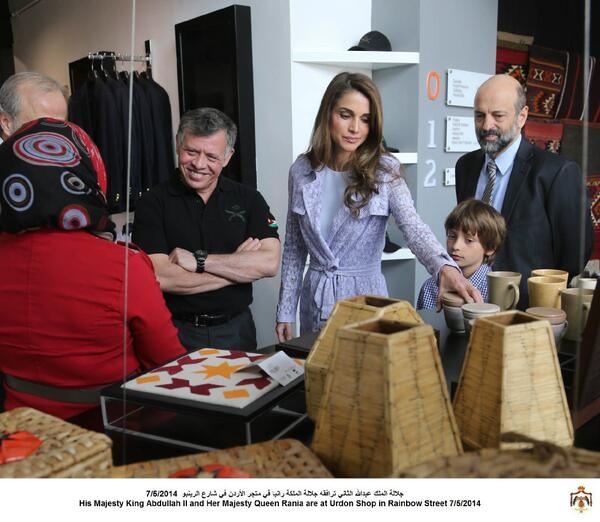 الملك والملكة بشارع الرينبو  - صور