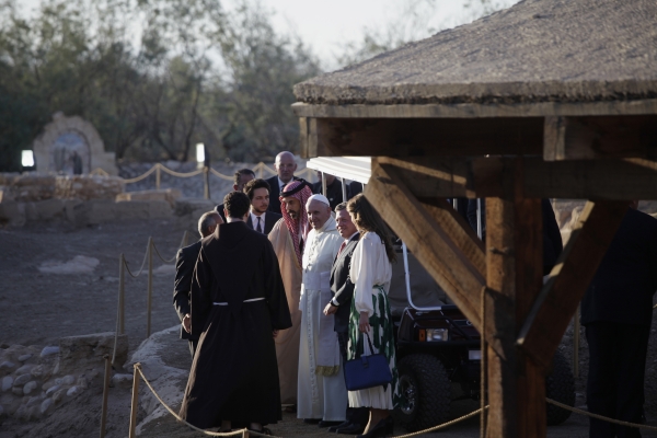البابا زار المغطس - صور
