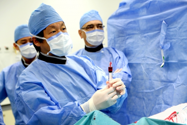 مستشفى الجاردنز يستقبل استشاريين يابانيين - صور