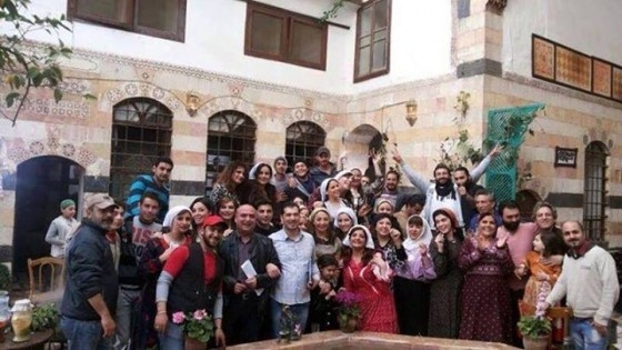 نساء باب الحارة يواكبن الموضة