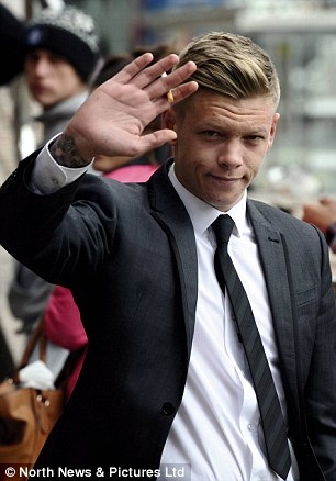 قطع شفتي حبيبته بسبب الغيرة - صور