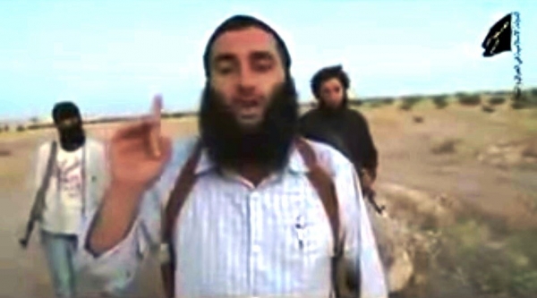 رجم سورية حتى الموت بتهمة الزنا – فيديو وصور