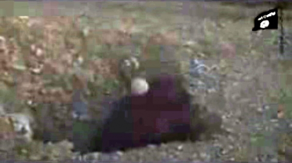 رجم سورية حتى الموت بتهمة الزنا – فيديو وصور