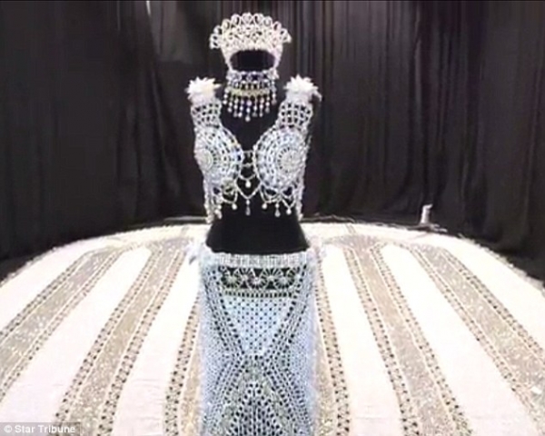 أكبر فستان زفاف بالعالم - فيديو وصور