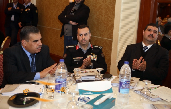 المجالي: لا يمكن تخصيص شرطي لكل مواطن - صور